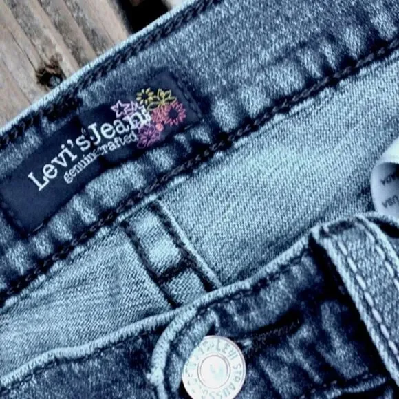 Levi's Jeans Distressed Jeans - Picture 6 of 13
